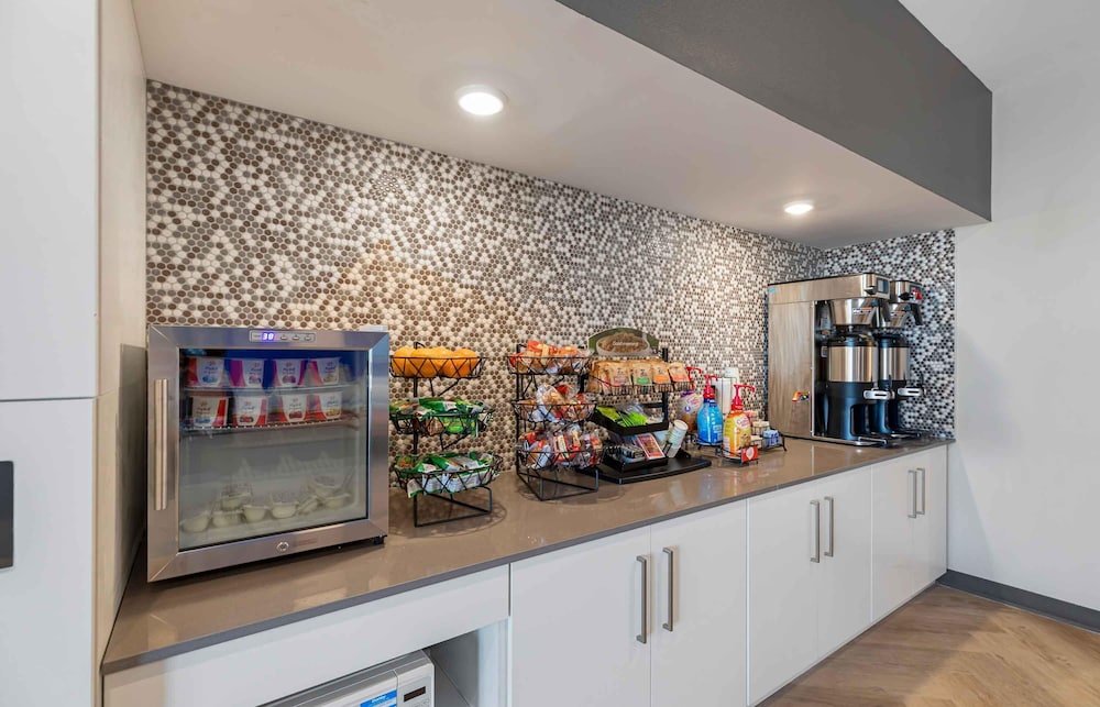 Extended Stay America Premier Suites - Denver International Airport 6/31