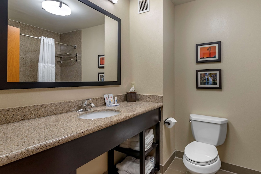 Comfort Inn & Suites Glenpool 13/32
