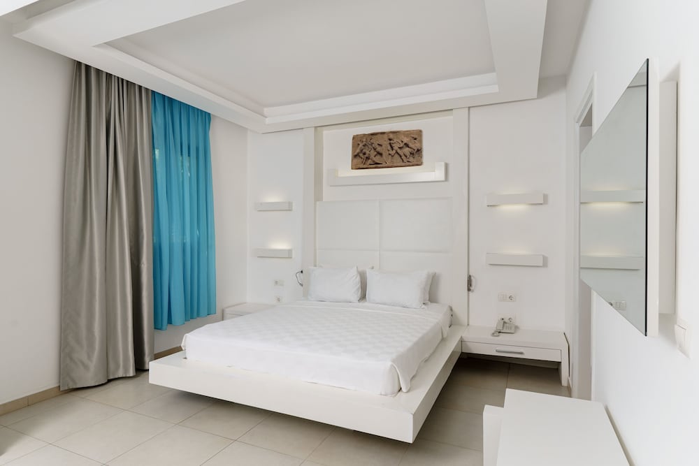 Costa Luvi Hotel 7/26