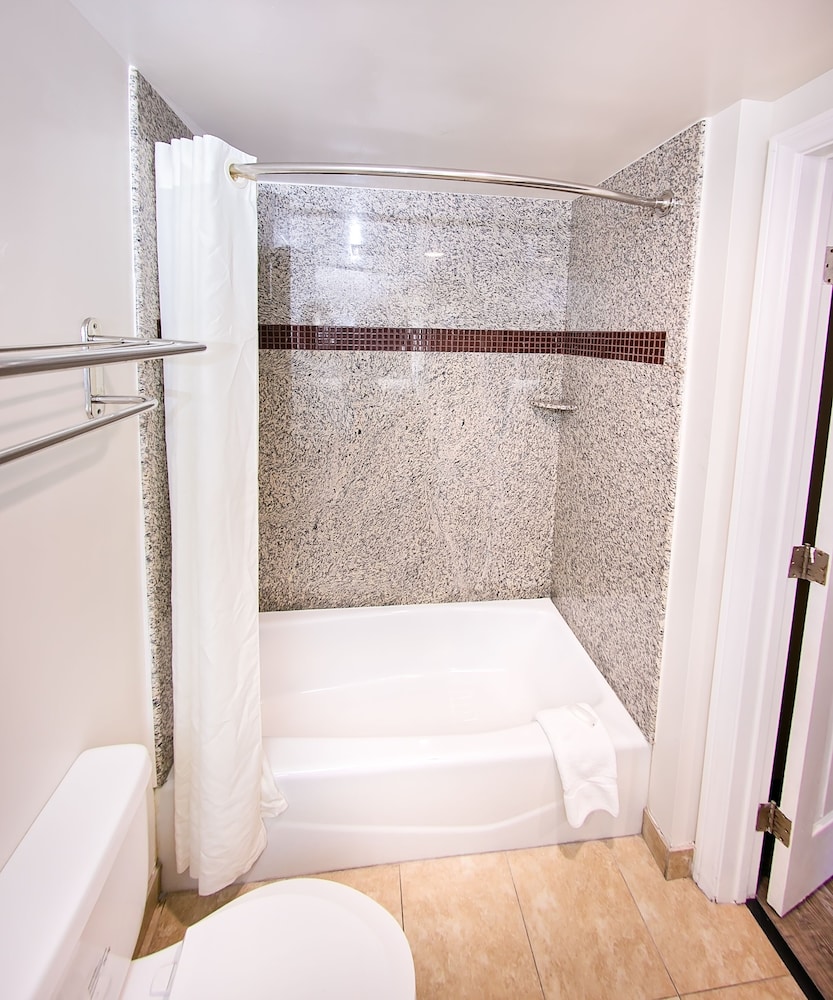 Rodeway Inn & Suites Bellflower 19/33