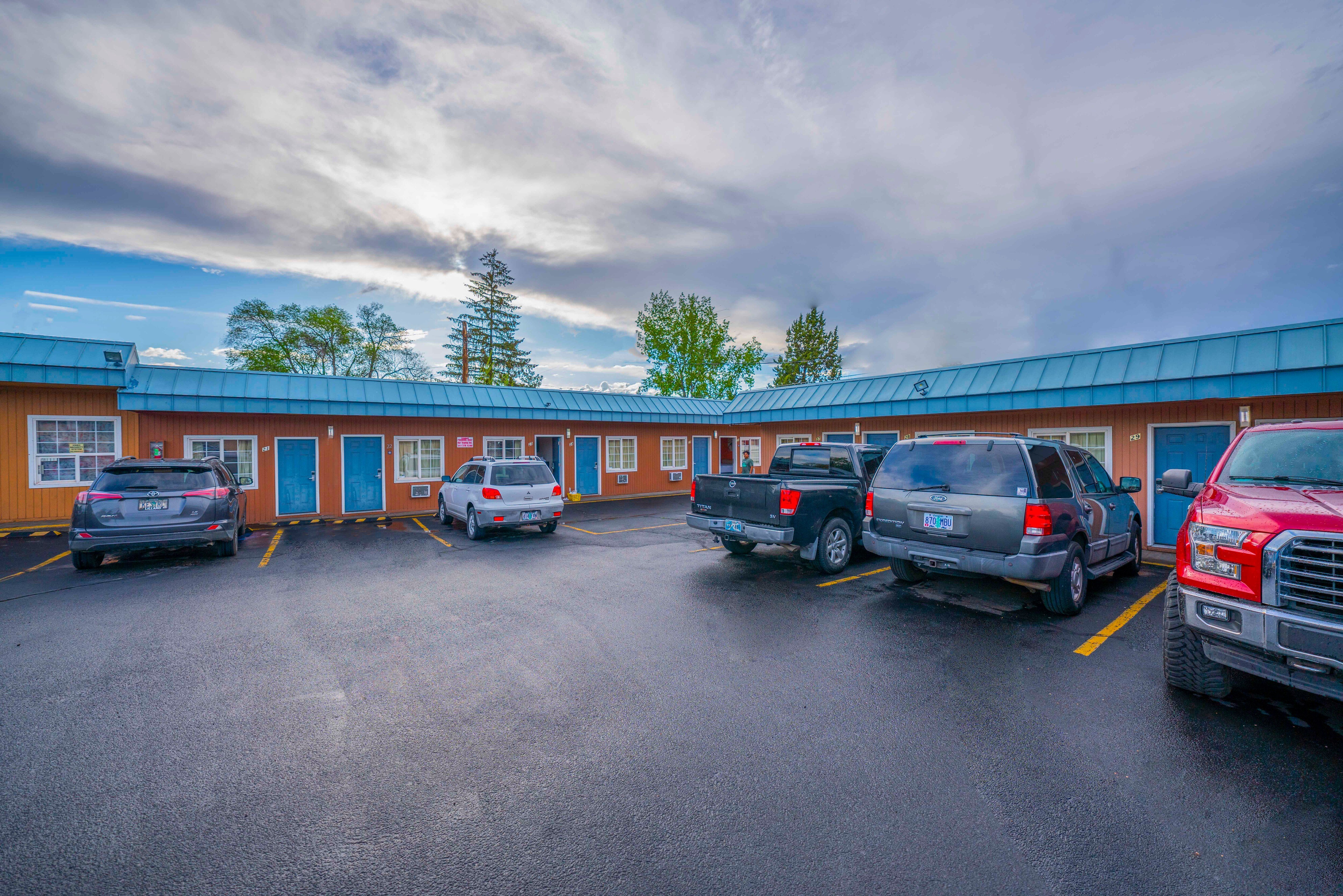 Royal Gateway Motel 11/21