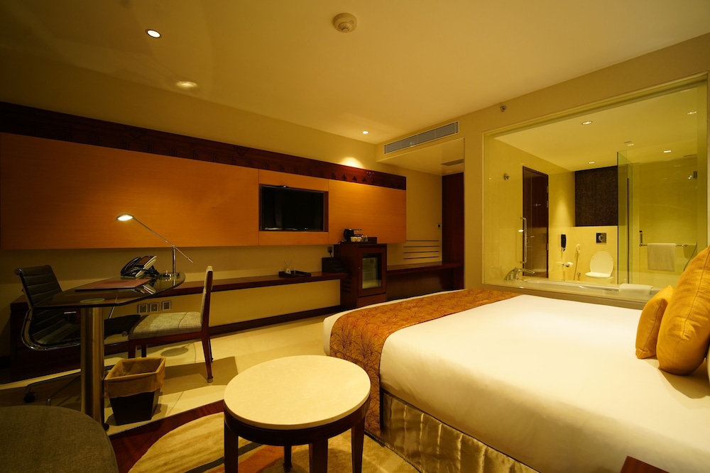 CROWNE PLAZA KOCHI 23/77