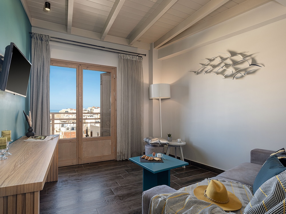 Elia Bettolo Hotel 24/69