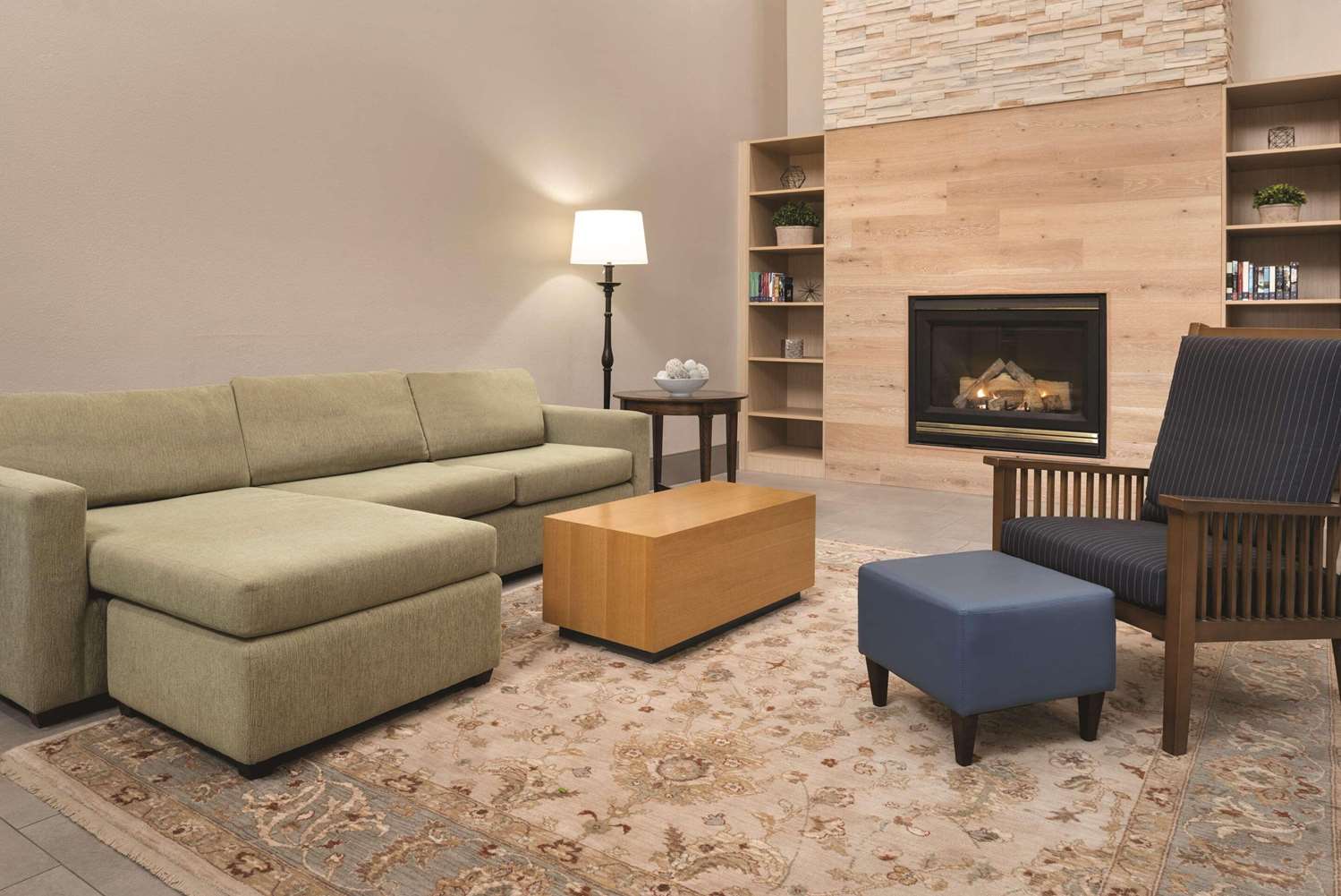 Country Inn & Suites By Radisson Waterloo Ia 12/18