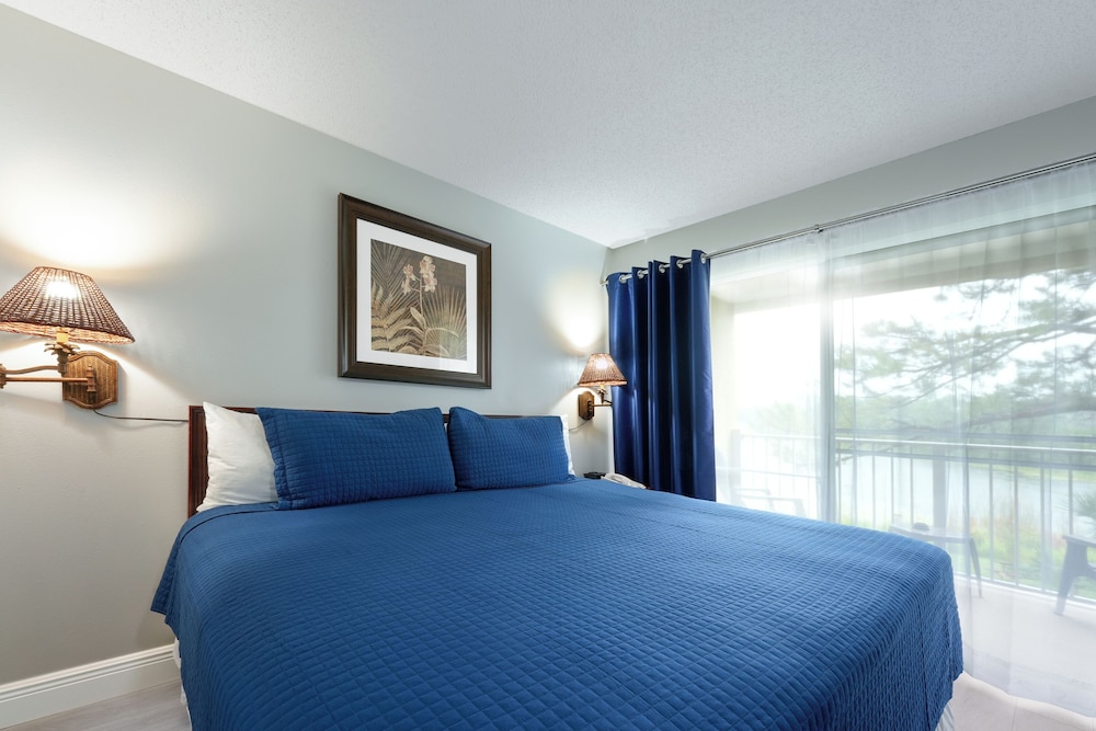 Parc Corniche Condominium Suites 8/62
