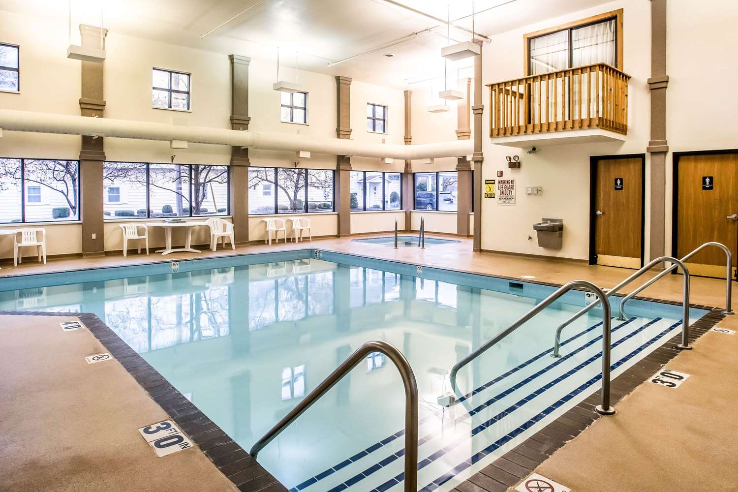 Econo Lodge Inn and Suites Oconto WI 24/30