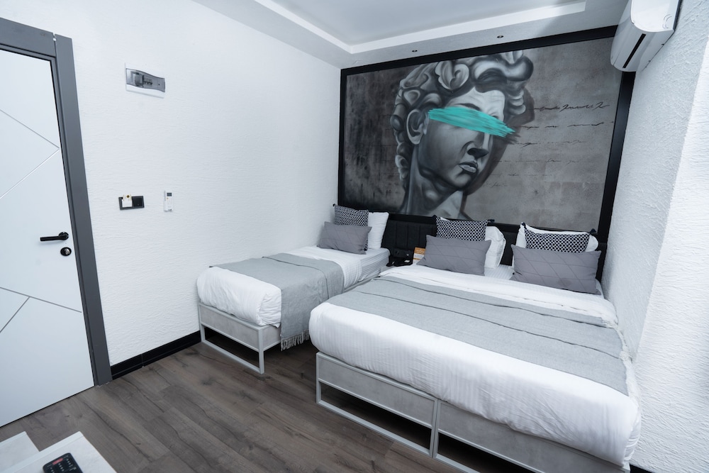 Melanj Airport Hotel 11/46