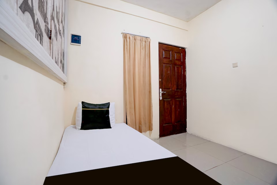 Room at Hotel O near Ciputra Hospital formerly Veloura Living Citraland, SURABAYA