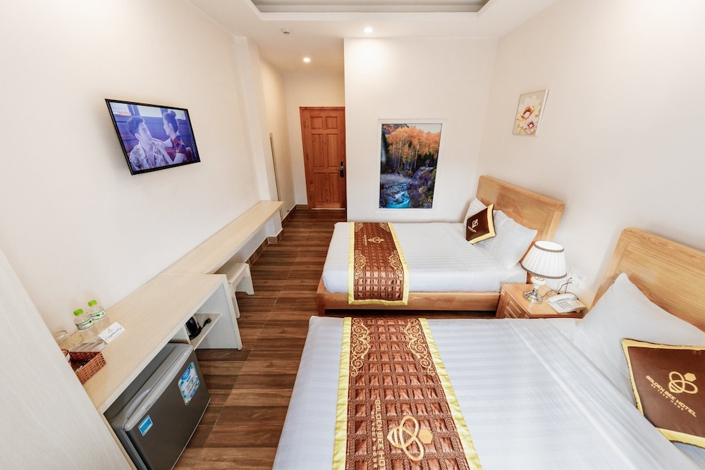 Golden Bee Hotel 30/59