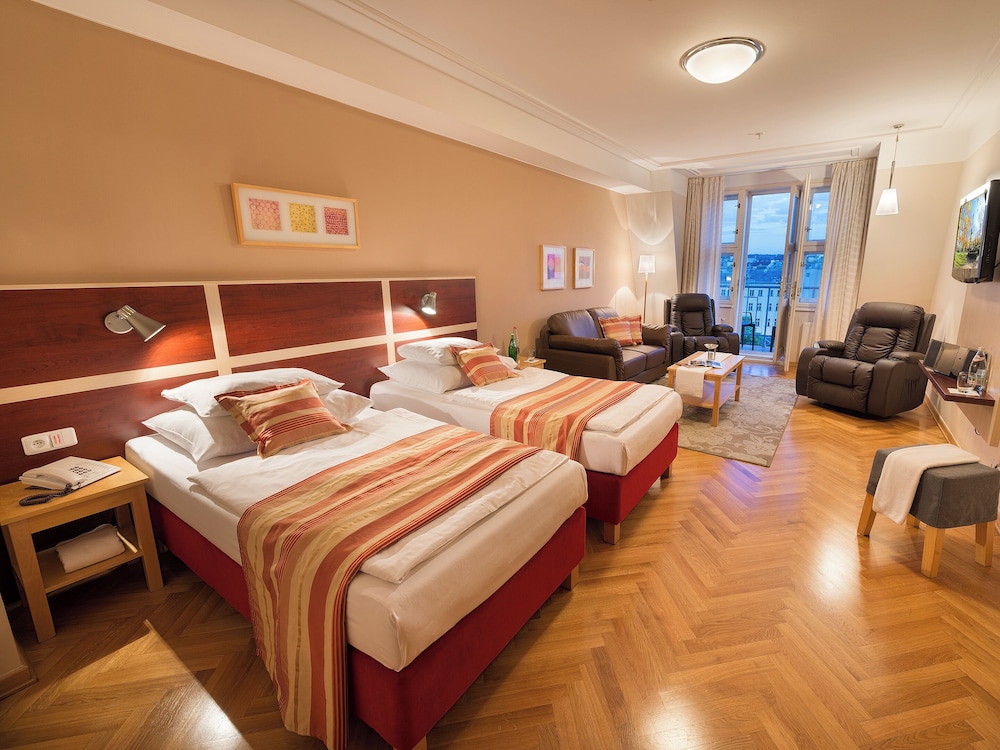 Junior Suite, Studio, Garden View