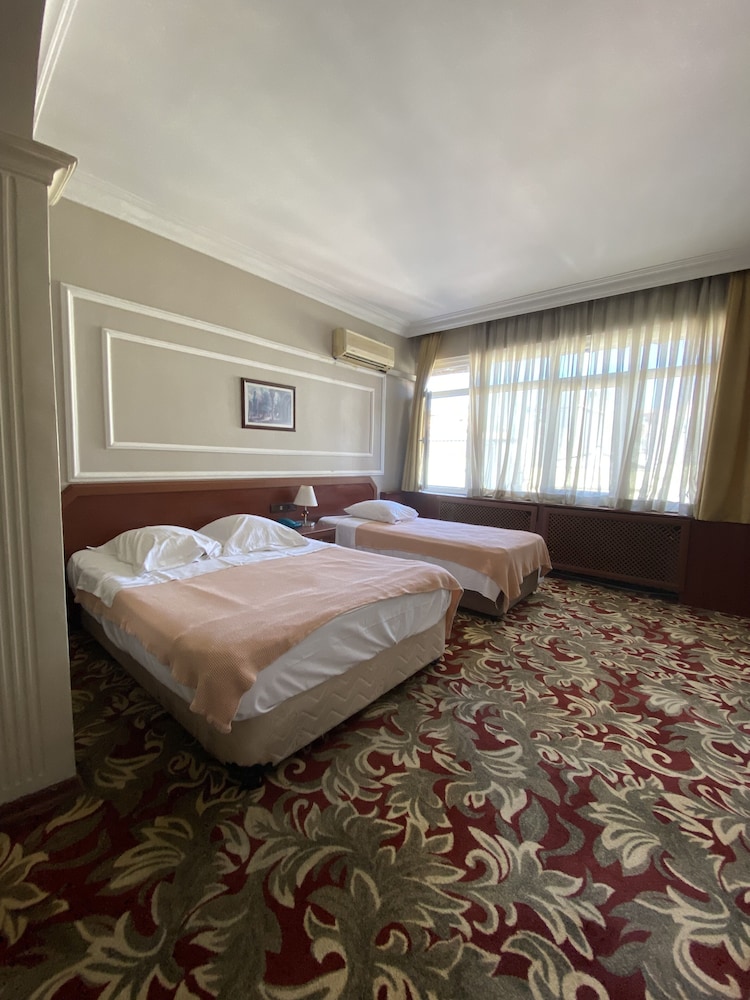 ROOM, TRIPLE