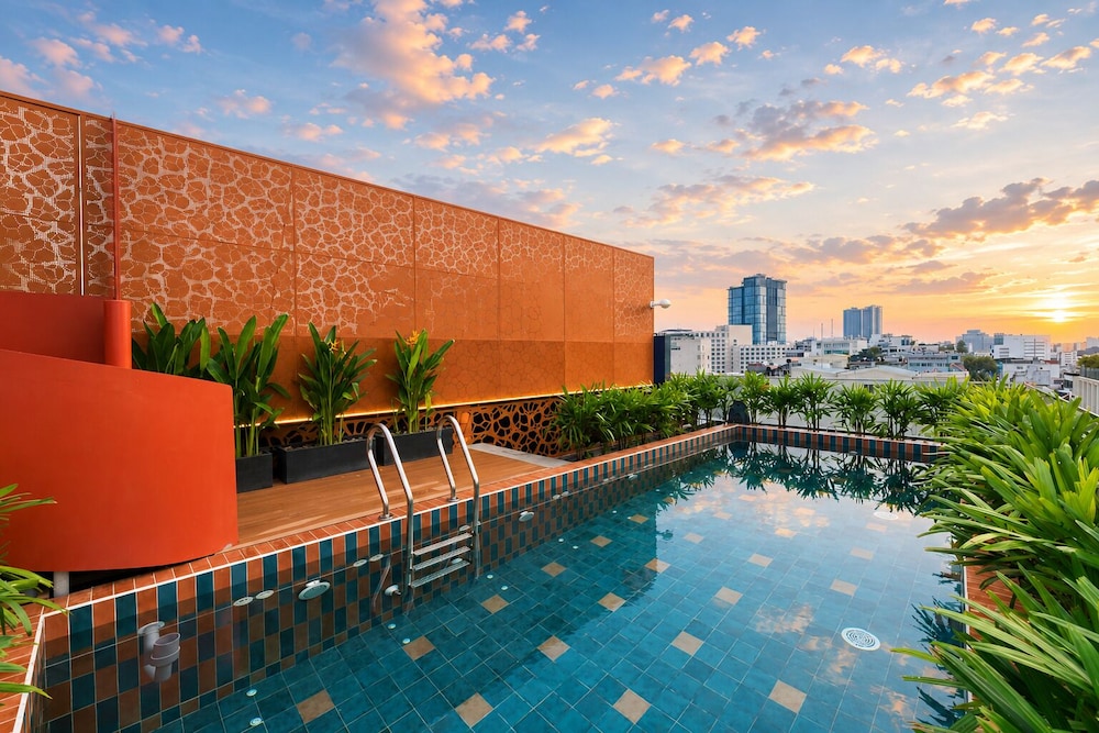 Kin Hotel Ly Tu Trong 47/49