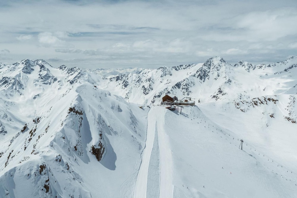 Glacier Hotel Grawand 44/62