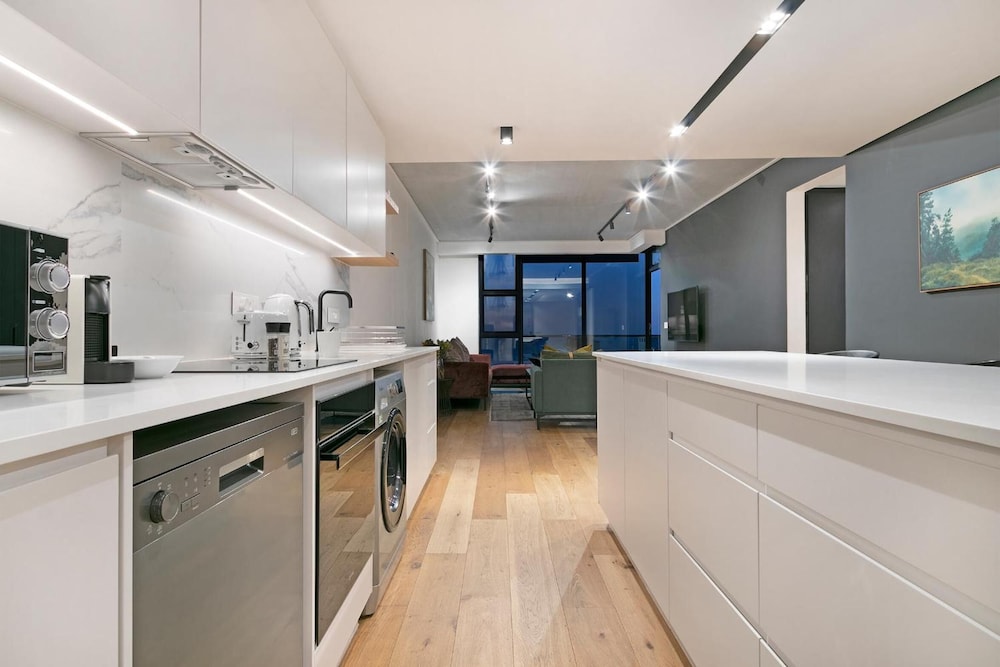 Latitude Aparthotel By Totalstay 12/56