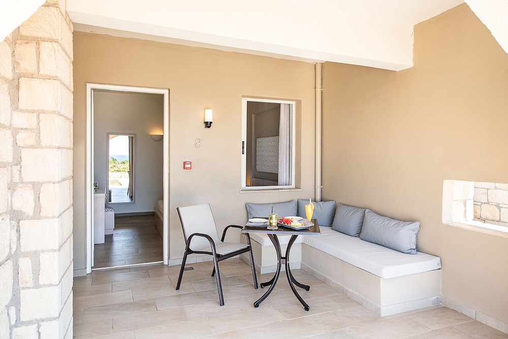 Kavos Hotel 48/80