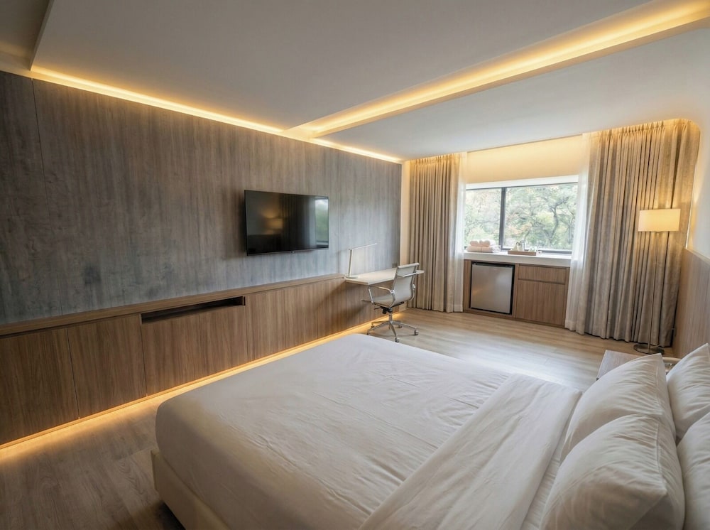 Deluxe, Double and Twin Beds