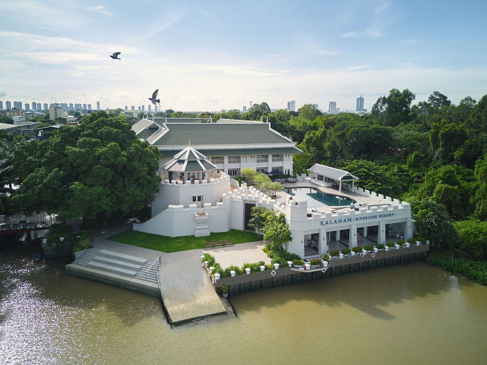 Kalanan Riverside Resort 54/59