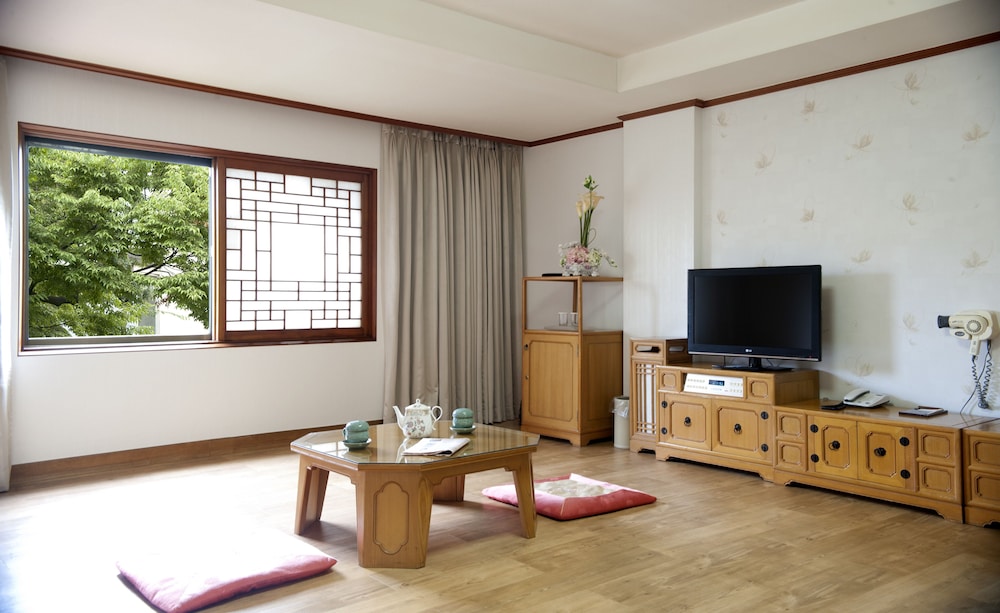 Onyang Hot Spring Hotel 26/42