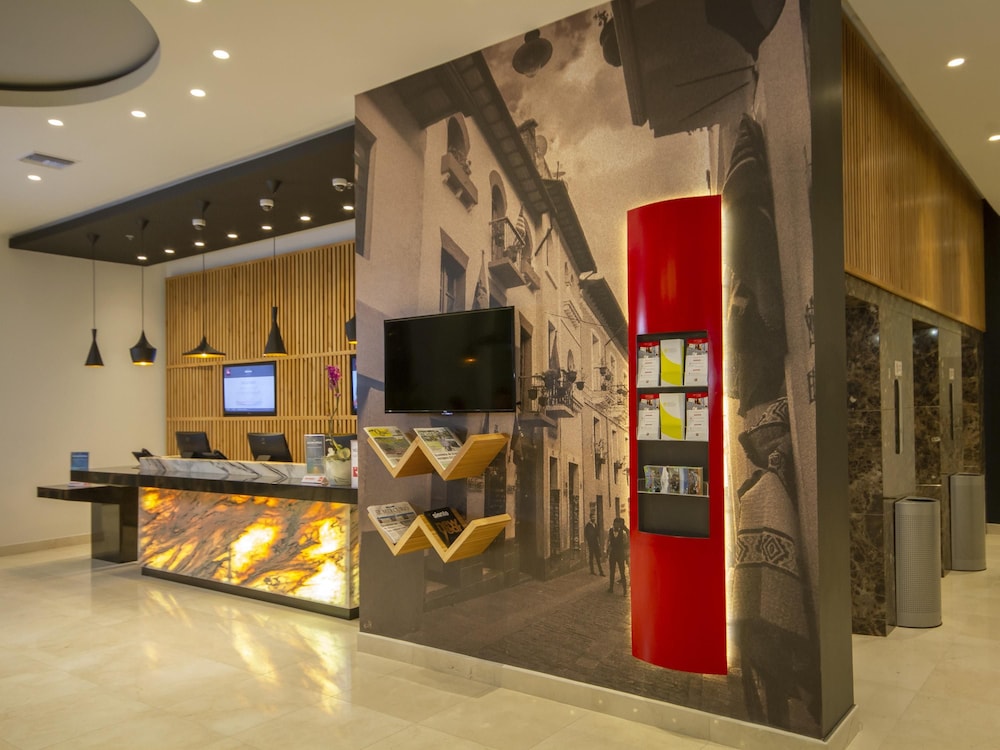 Ibis Quito 8/61