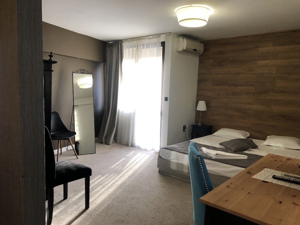 Art Hotel 12/50