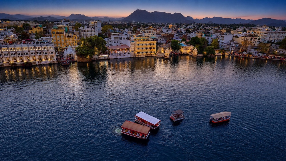 Hotel Sarovar 46/50