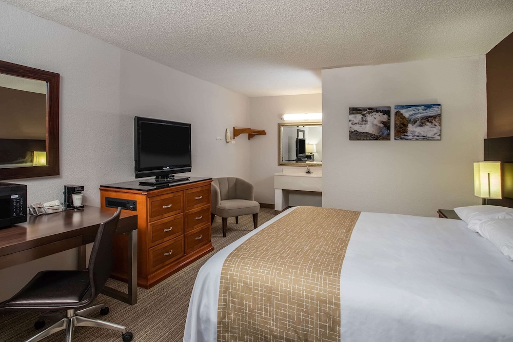 Travelodge By Wyndham Fort Wayne North 7/38