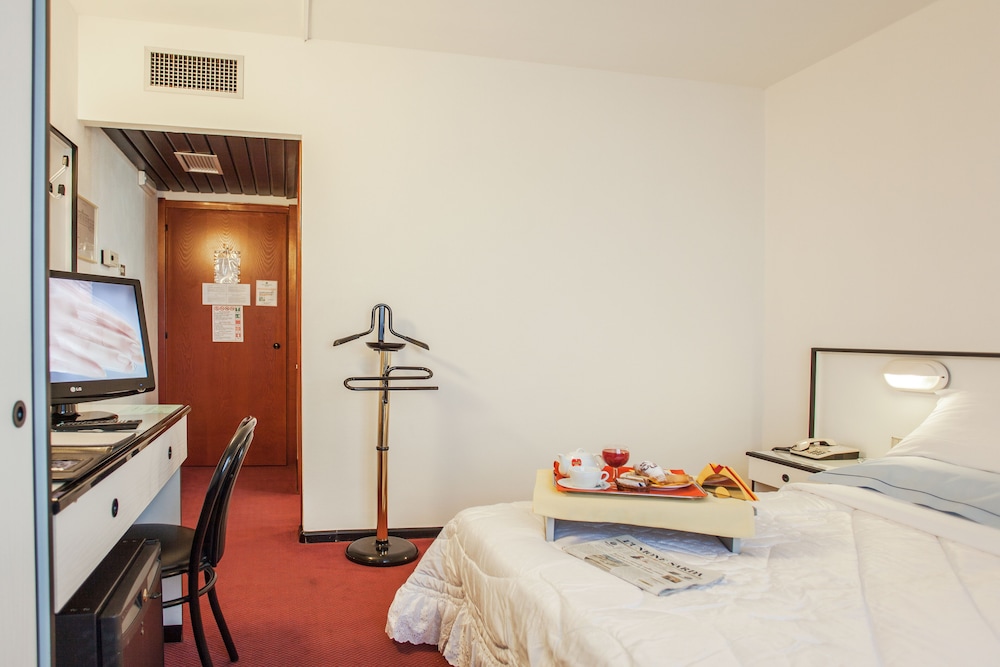 Hotel Quadrifoglio 6/27
