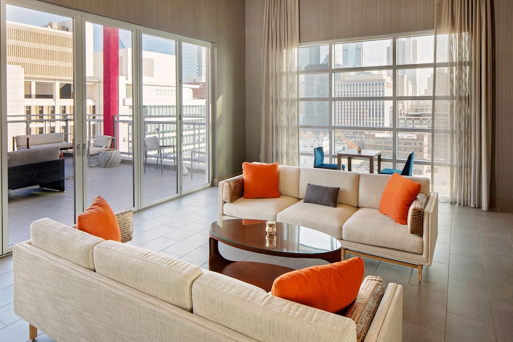 Courtyard By Marriott Dallas Downtown Reunion District 15/45