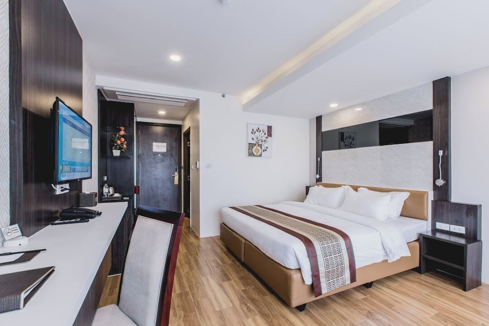 Golden Jomtien Beach Hotel 15/100