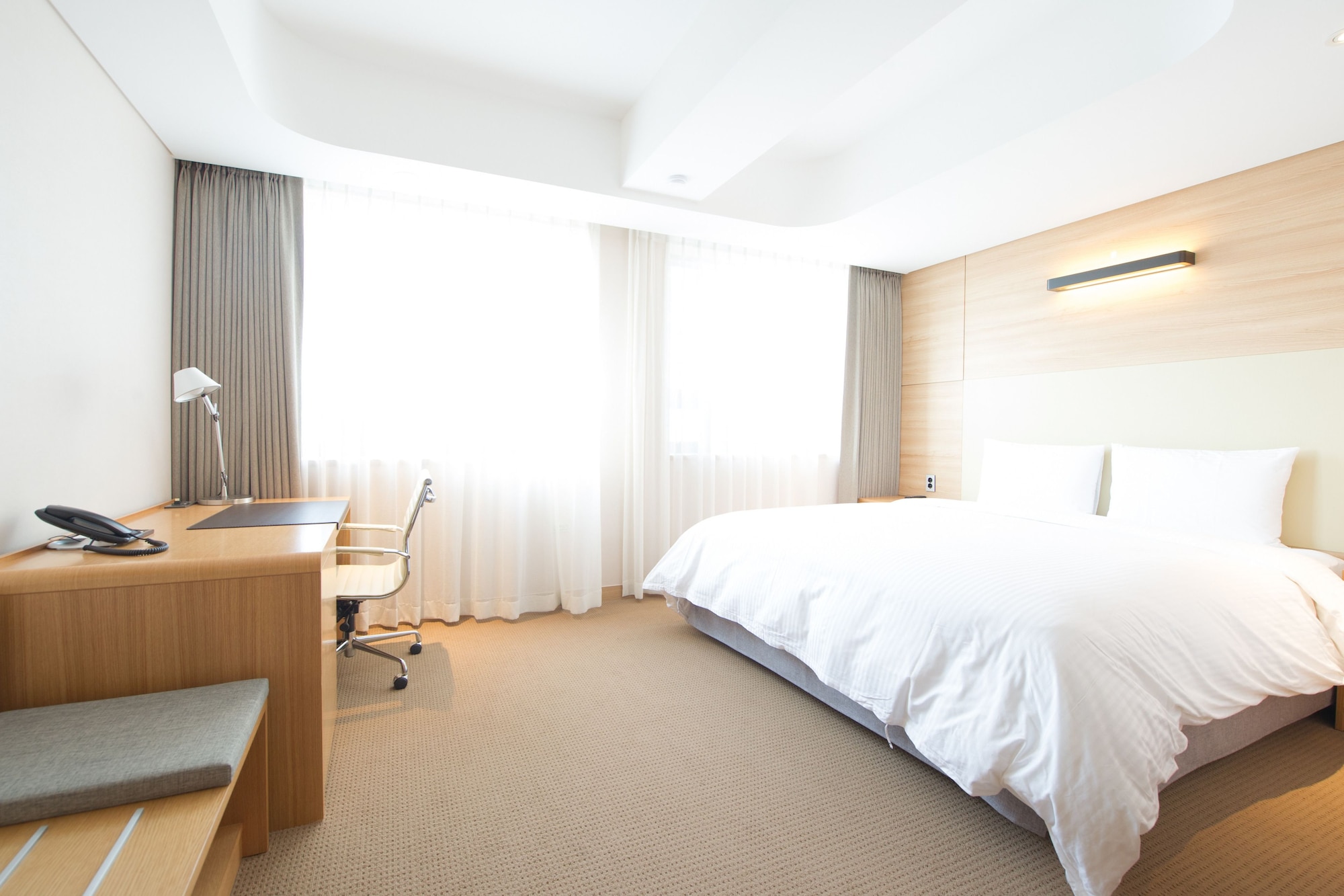 STUDIO, SUITE, KING BED