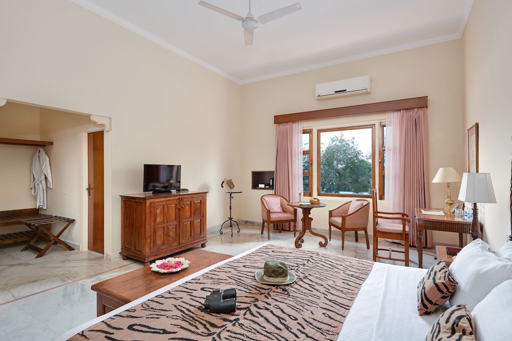 Hotel Dev Vilas 33/72