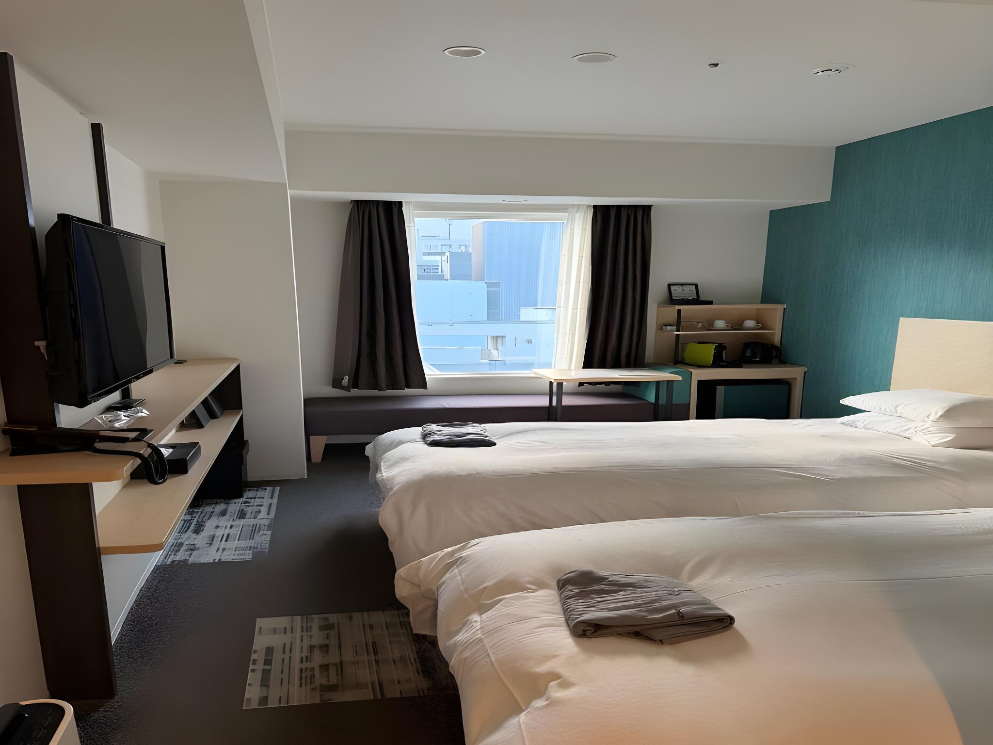 Room, Single, 2 Double Beds, Corner
