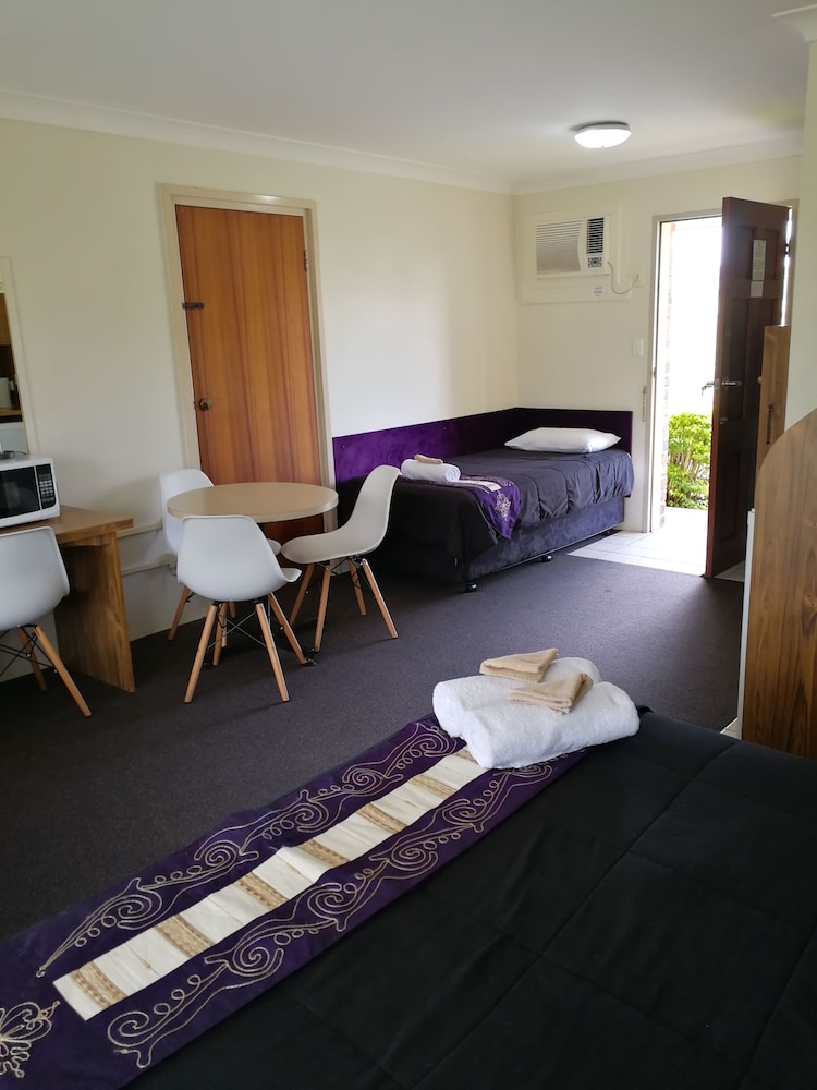 Lakeside Lodge Motel 21/69