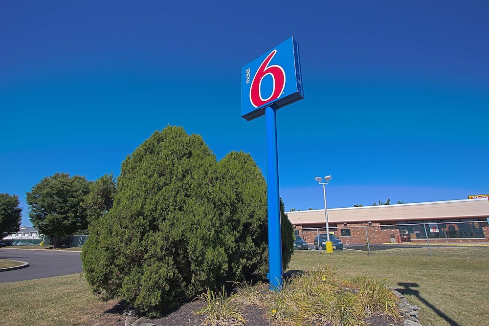 Motel6 Piscataway, NJ 54/63