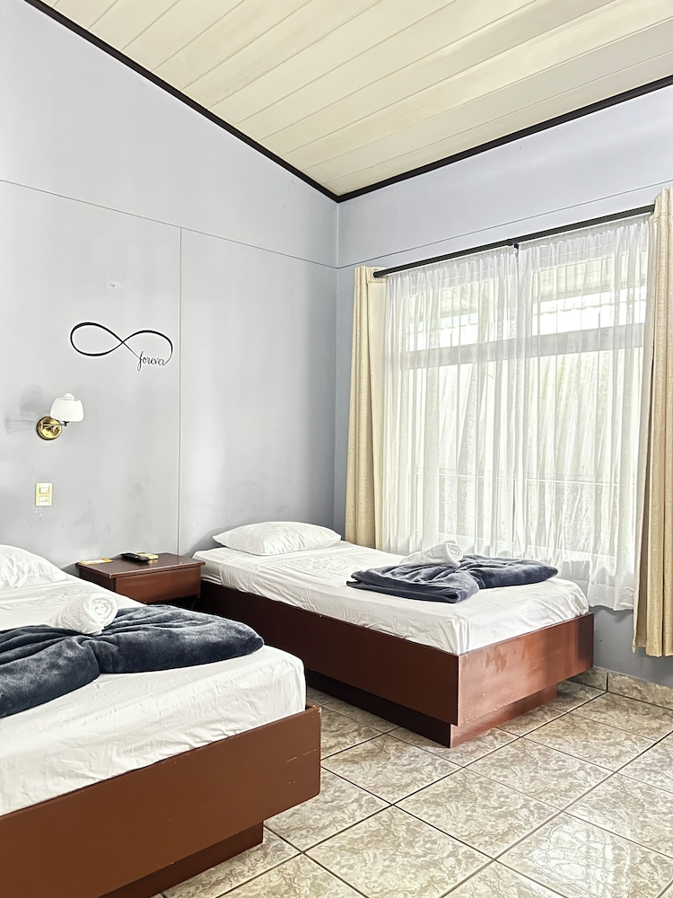 Economy, Twin Beds