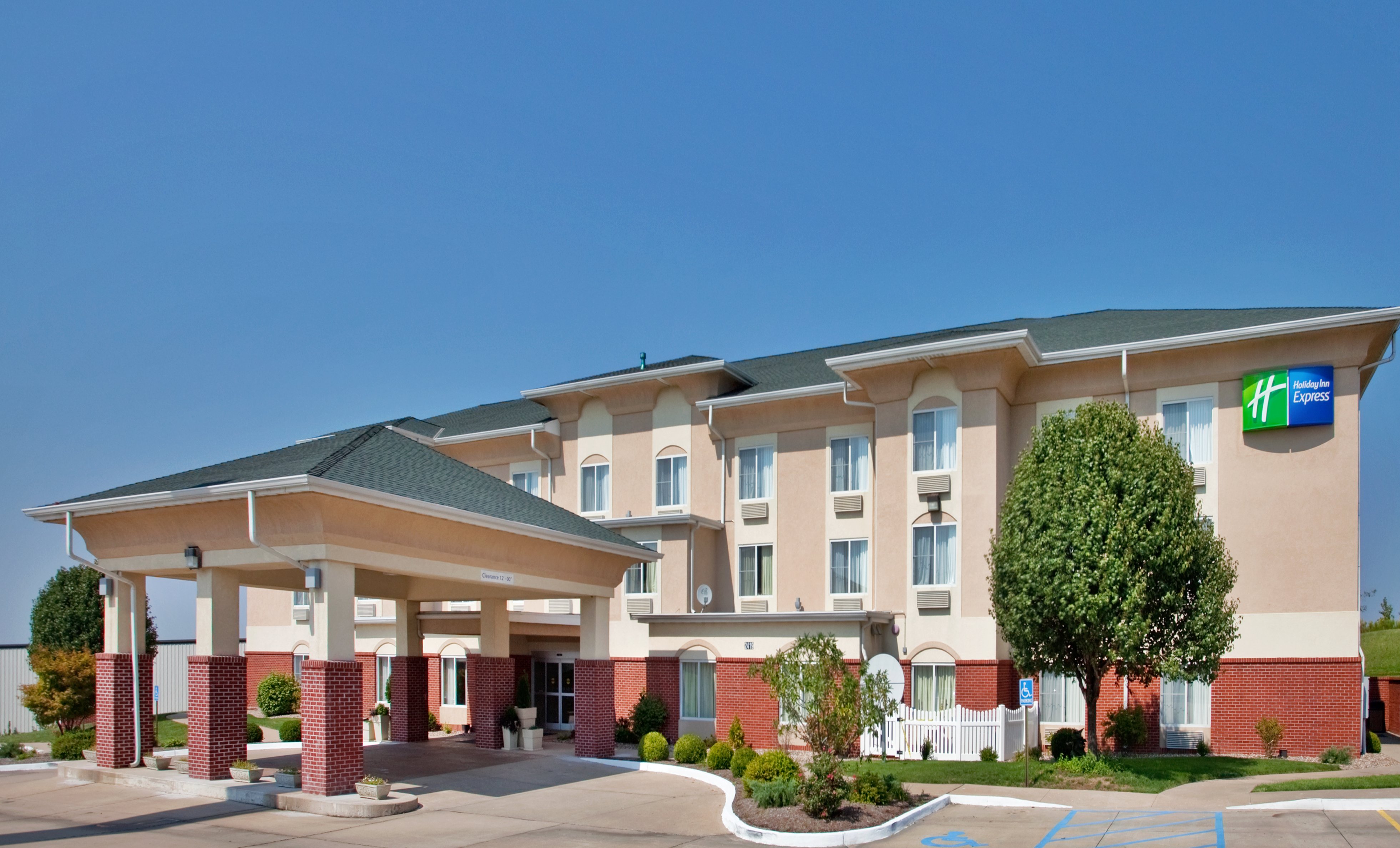 Holiday Inn Express Boonville 5/50