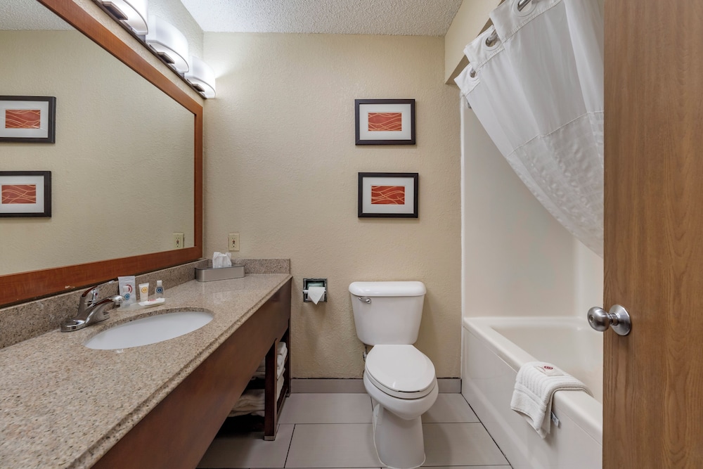 Comfort Inn and Suites Hays I-70 46/46