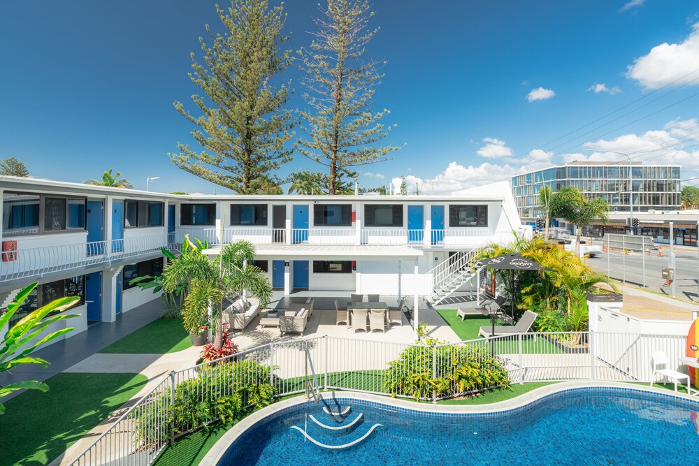 Montego Mermaid Beach Motel 5/69