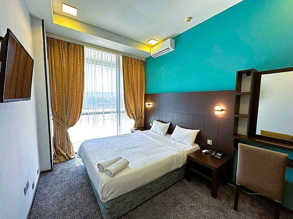 غرفة بسرير كوين بإطلالة على المدينة، Crossway Hotel Baku 6/9
