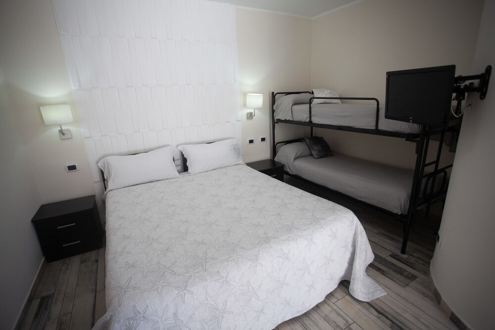 OLDWELL HOTEL 7/50