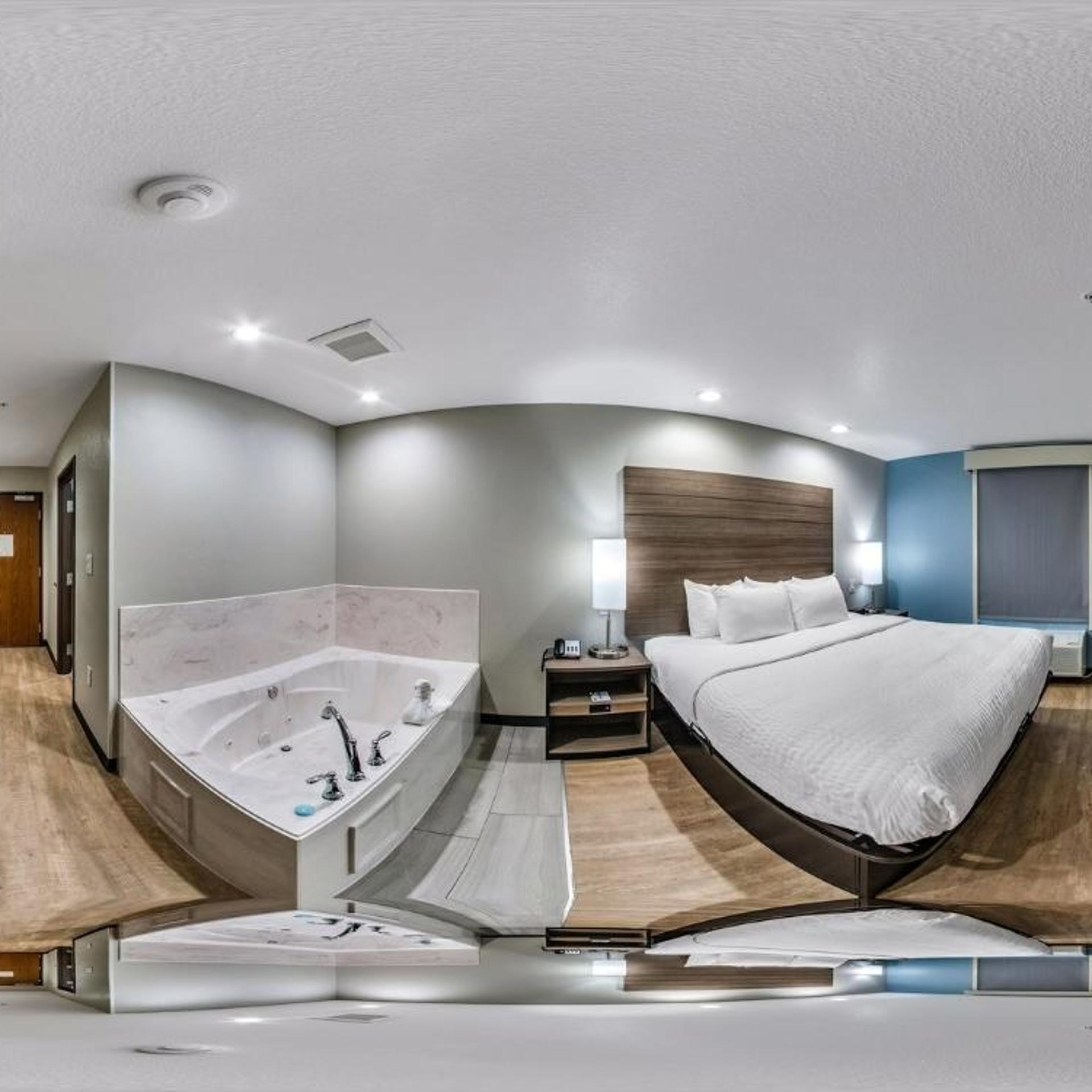 غرفة داخلية بسرير كينج بجاكوزي، Clarion Pointe Fort Worth East - Arlington 3/6