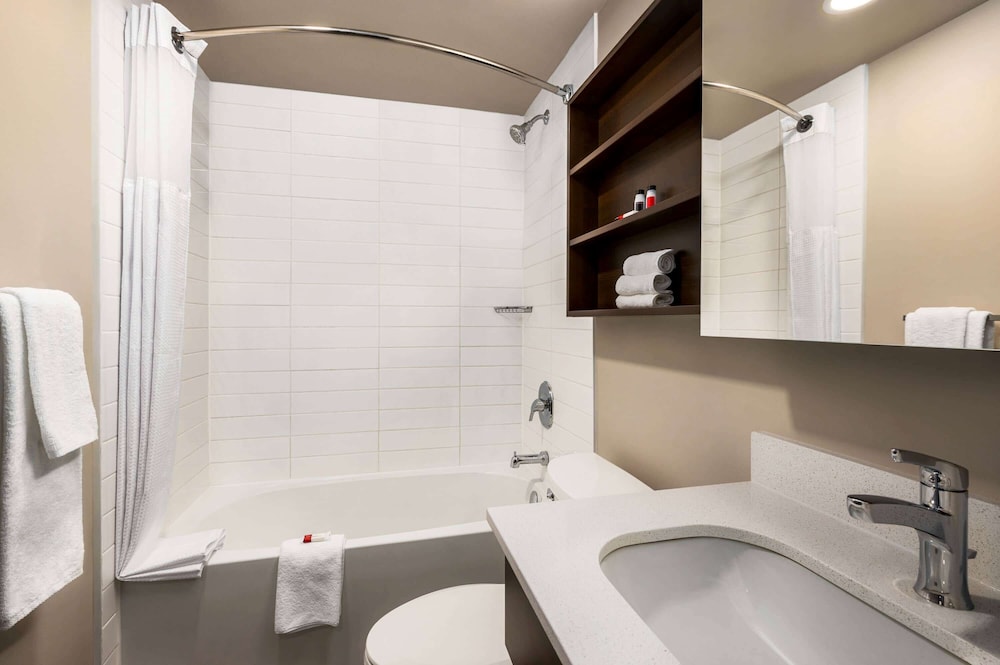 Microtel Inn and Suites by Wyndham Aurora 6/49