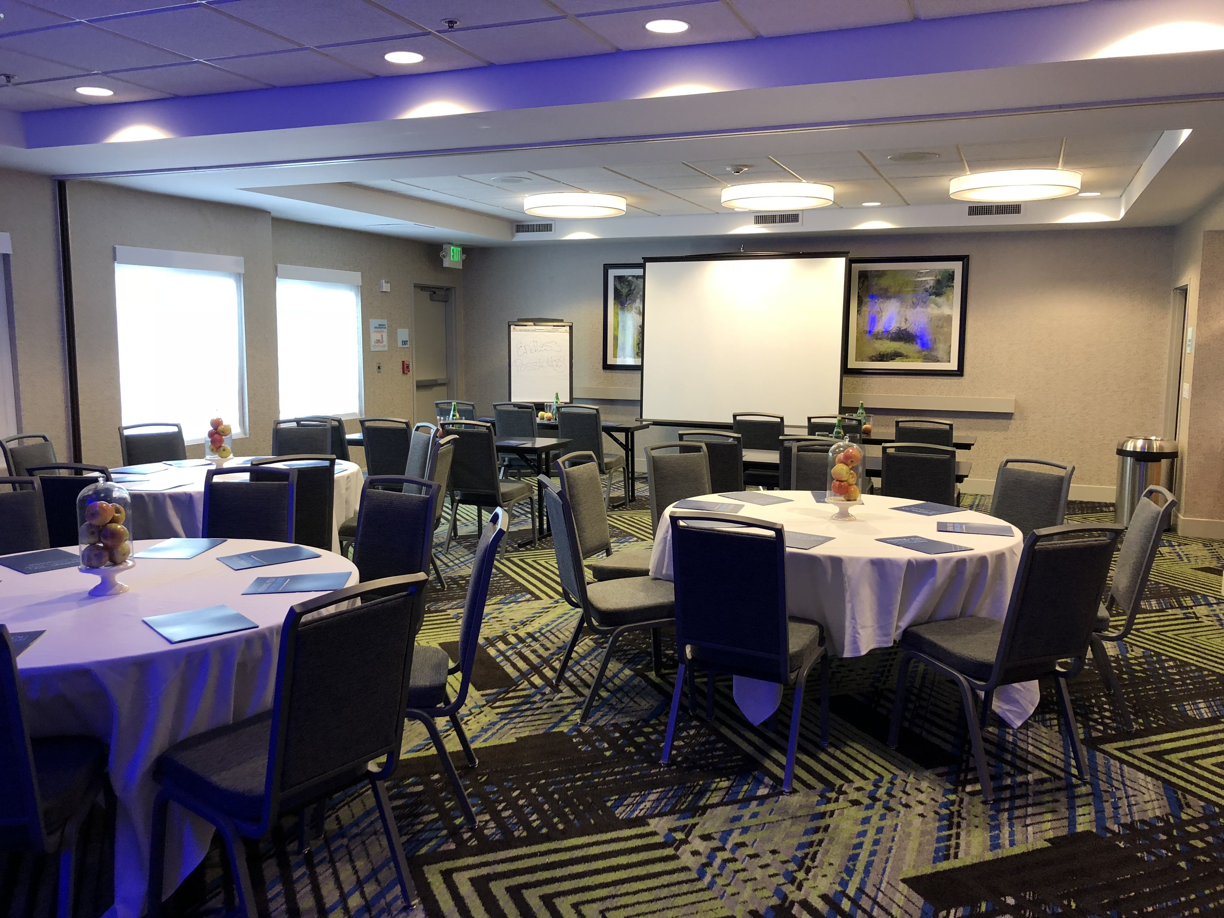 Holiday Inn Express & Suites Sacramento Airport Natomas, an IHG Hotel 19/23