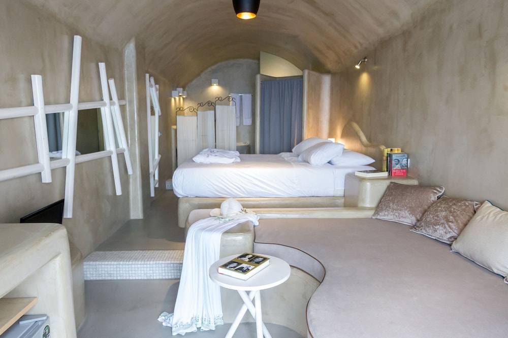 Allure Breeze Suites 50/79