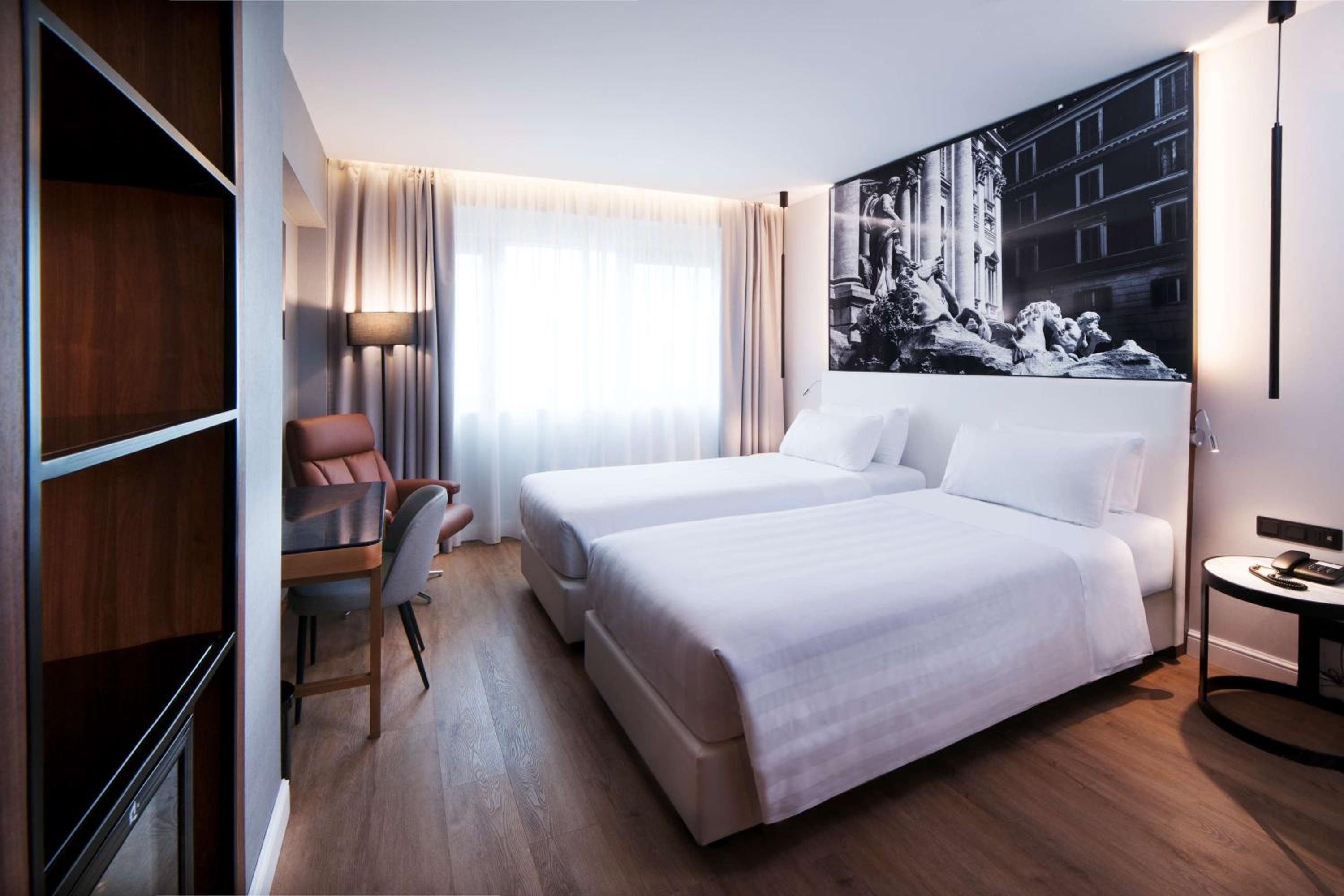 غرفة قياسية بسرير كوين، Radisson Blu Ghr Hotel Rome 10/10