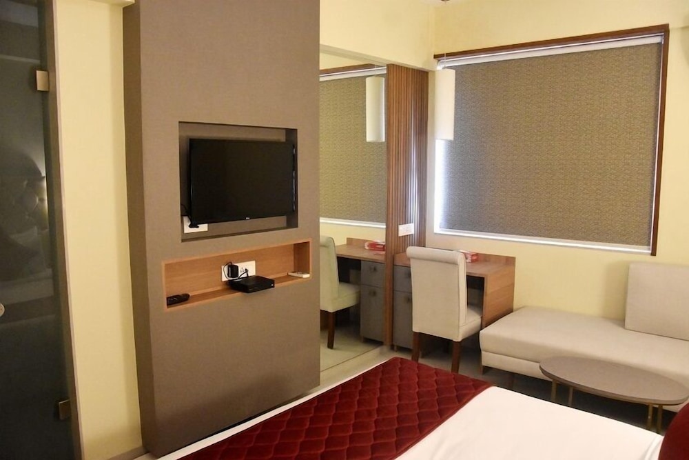 Abbott Hotel 24/35