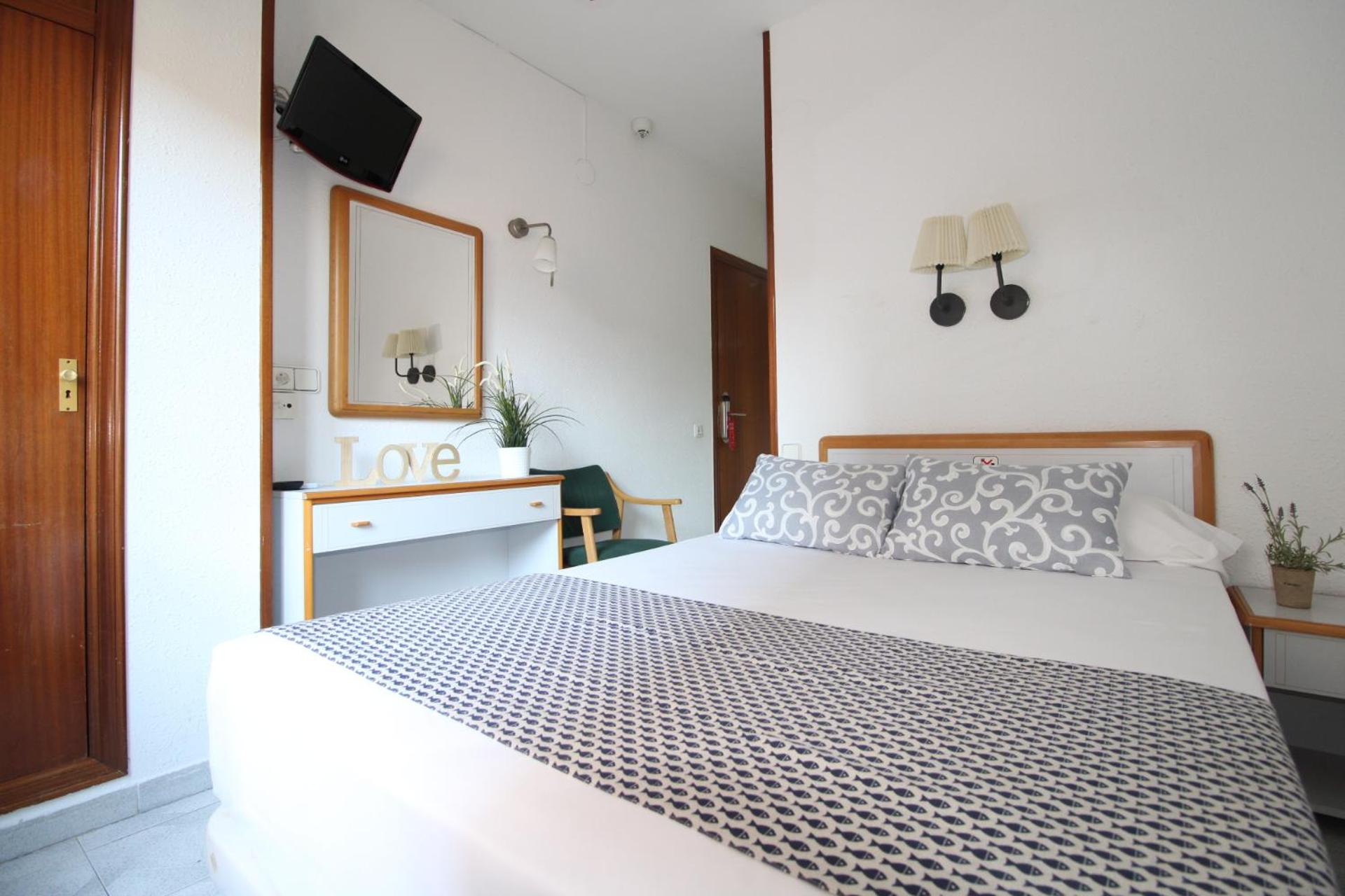 Room, Single, Double Bed