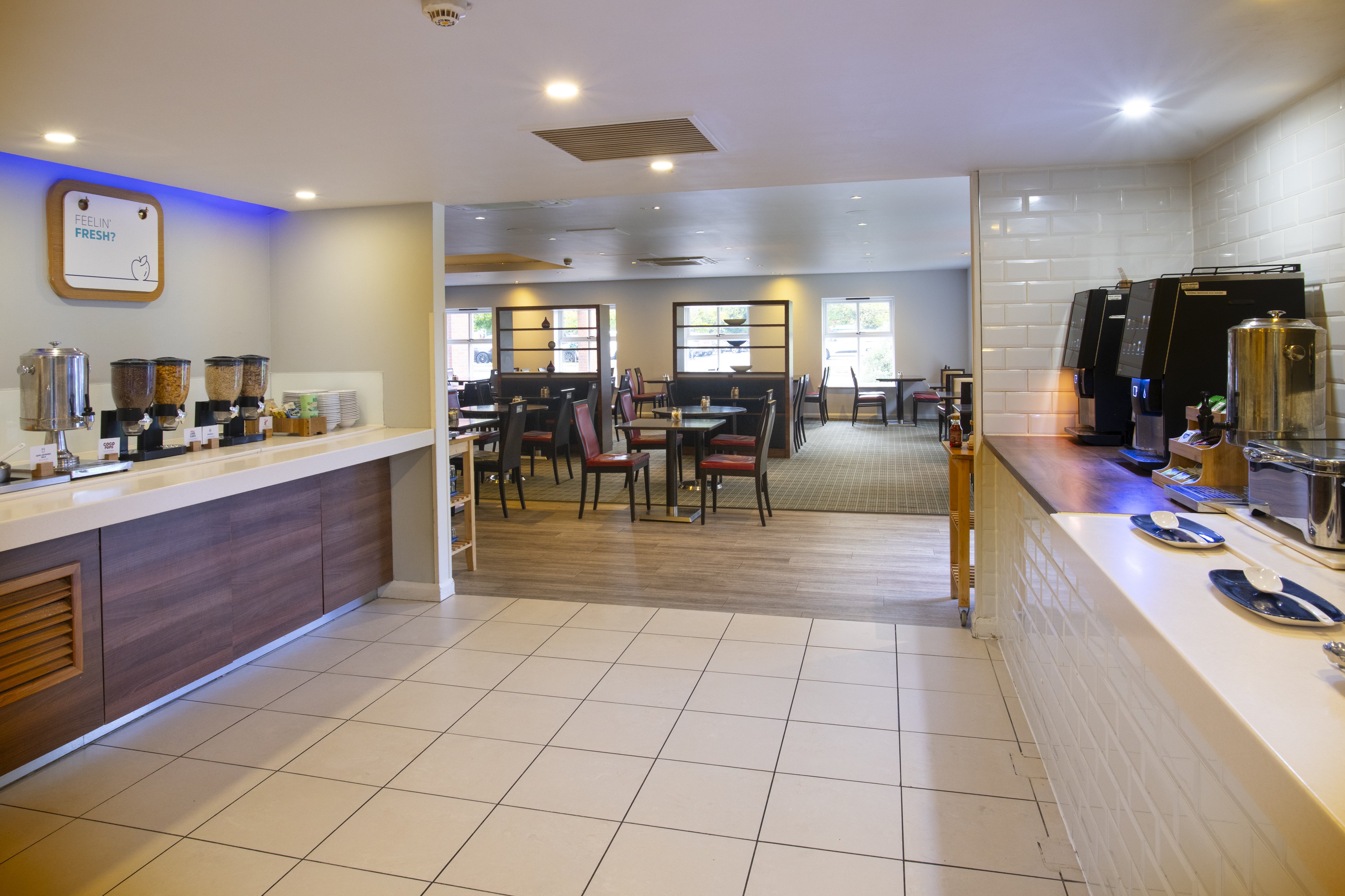 Holiday Inn Express Warwick Stratford Upon Avon 23/34