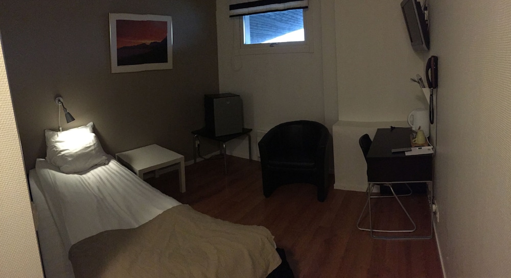 Hotell E-10 by First 16/33