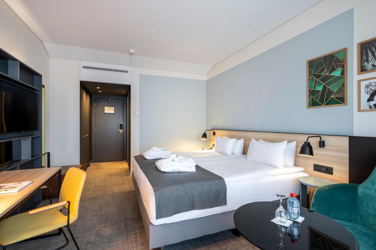 Standard, Double Bed, Holiday Inn Hasselt 2/2